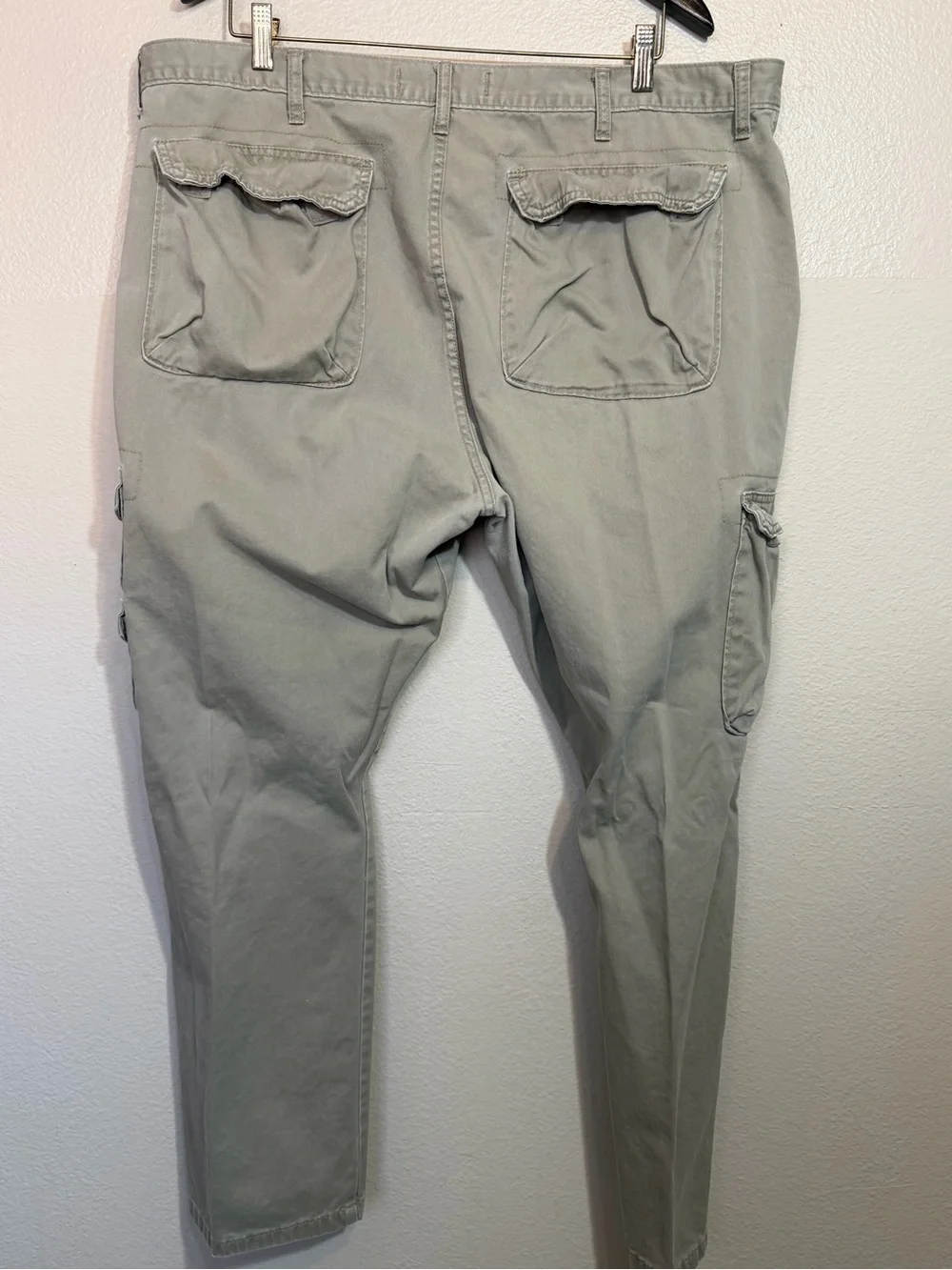 Wrangler Men's Cargo Pants in khaki- Casual Utility Style 42x30
